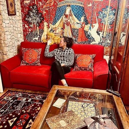 La Chambre Des Secrets Perougien Perouges Luaran gambar